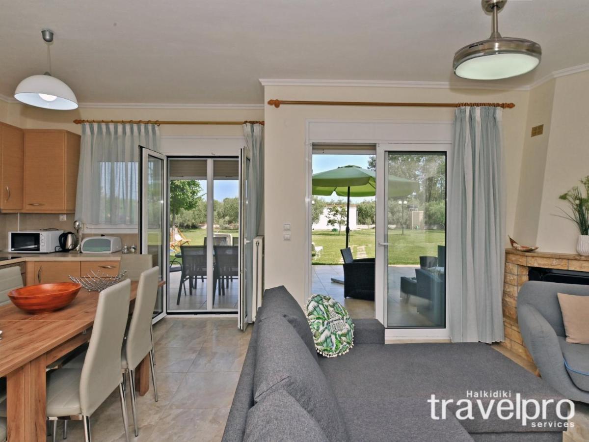 Villa Iris By Rentalspro Services - Agios Mamas Beach Luaran gambar