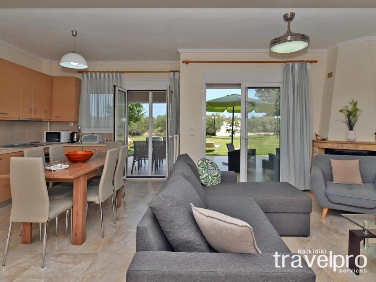 Villa Iris By Rentalspro Services - Agios Mamas Beach Luaran gambar
